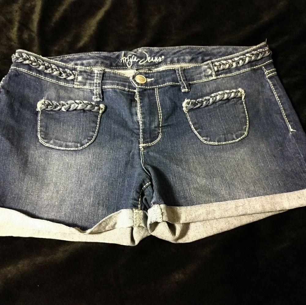 Ariya  Shorts
